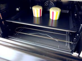 放入预热好的烤箱中层，上火190度，下火180度烤6-8分钟左右