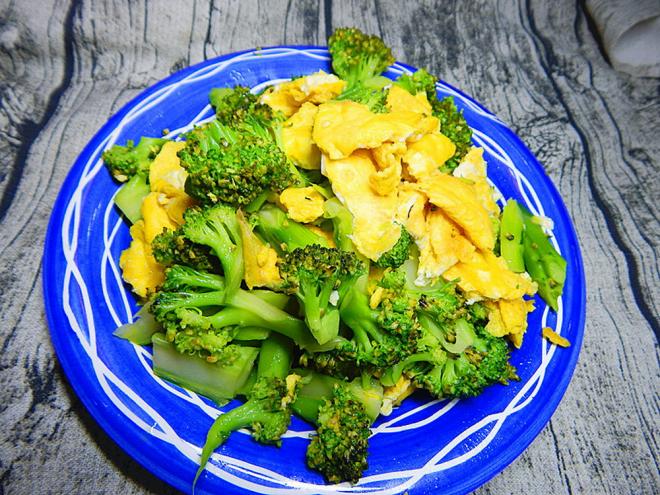西兰花炒鸡蛋