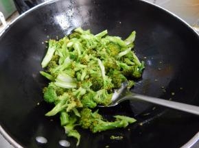 不停的翻炒一会