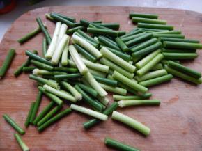 蒜苔清洗干净切了好