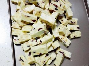 晾凉后，切成小块