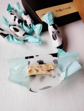 用糖纸包好，密封保存，尽快食用