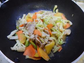 出锅前加入鸡精