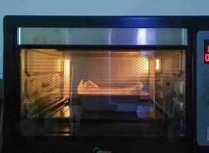 烤箱170度预热5分钟，烘烤35分钟