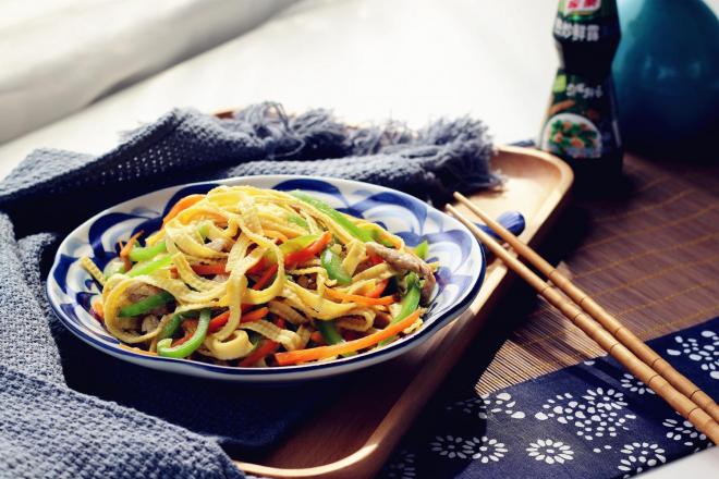 青椒豆腐皮炒肉丝