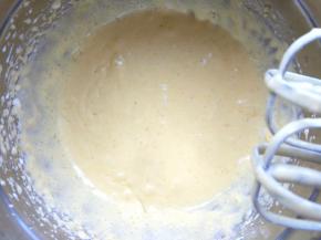 用电动打蛋器稍微搅打一下