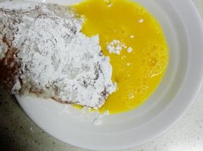 在蛋液里过一遍