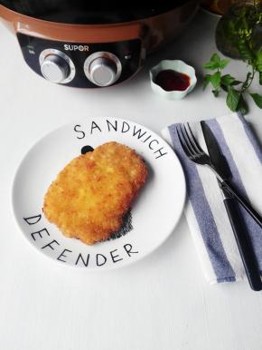 待两面都呈金黄色，即可关火取出