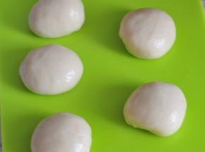 全部操作完，盖上保鲜膜静置15分钟。