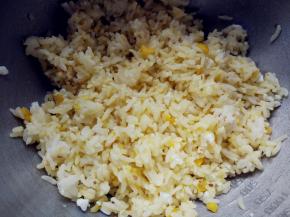 加入咸蛋黄，拌匀