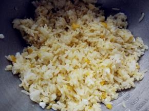 加入咸蛋黄，拌匀