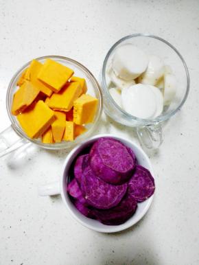 南瓜，芋头，紫薯，分别洗净，去皮，切小块