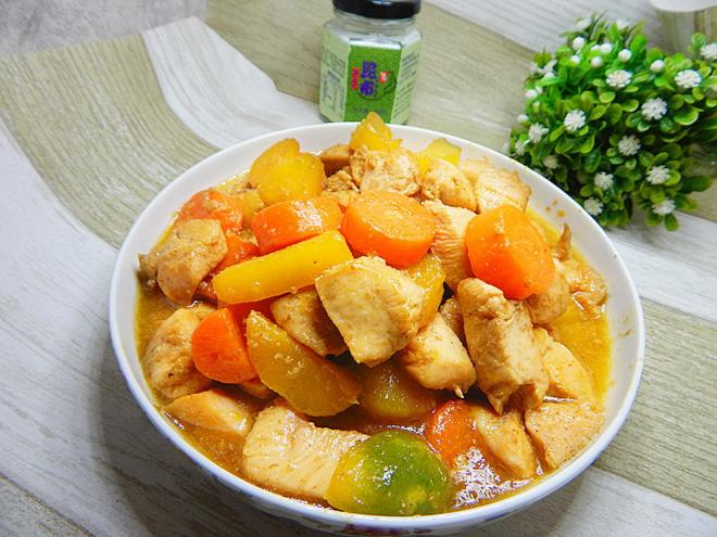 胡萝卜土豆烧鸡丁
