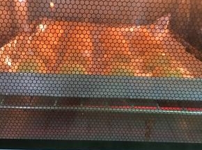 面糊可以装进裱花袋挤在烤盘或许像我直接用勺子舀在烤盘里。烤箱中下层，210度烤10分钟，转180度烤20分钟