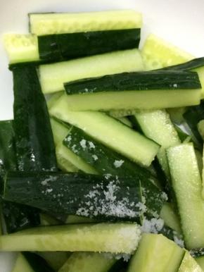 搅拌均匀，腌制十五分钟左右