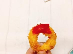 吃的时候可以沾上番茄酱或甜辣酱味道更佳