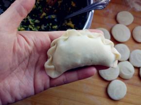 边缘捏出花边，此步骤也可以省略