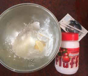 食材称好，放入打蛋盆