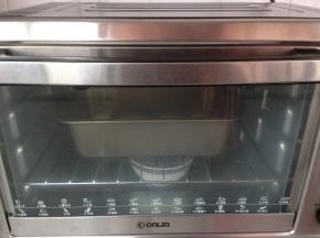 放进东菱K30A烤箱，烤箱下面放一碗热水，发酵60分钟。