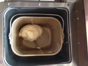 第一次和面10分钟结束后，静置5分钟。