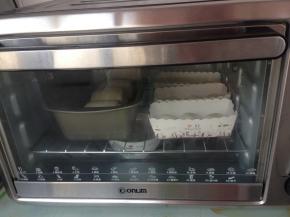 放入烤箱内，选择发酵功能，时间60分钟。