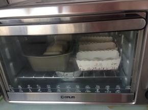 放入烤箱内，选择发酵功能，时间60分钟。