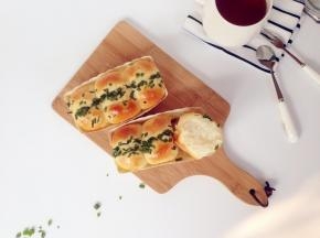 烘烤结束，将面包取出晾凉