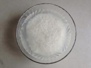 提前将糯米用清水浸泡3个半小时或以上。