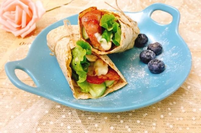 快手早餐～培根卷饼