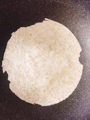 饼皮用小火煎至两面微焦黄