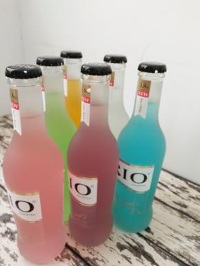 准备好RIO锐澳水果鸡尾酒，想要炫彩，就多准备几种颜色的。