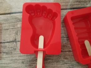 模具中插入棒子