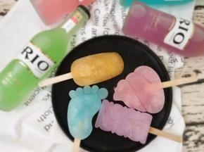 脱模后即可享用清凉的棒冰。