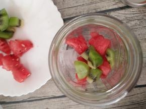 再加入适量奇异果肉。