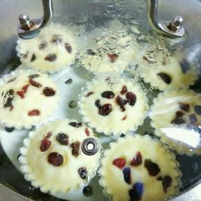 水开上汽后，转中火蒸10分钟即可关火。焖5分钟再揭盖。