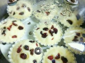 水开上汽后，转中火蒸10分钟即可关火。焖5分钟再揭盖。