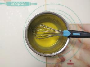 加入橄榄油搅拌至充分乳化状态。