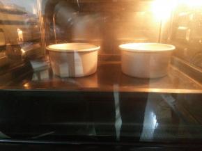 放入预热好的烤箱，140度35分钟。