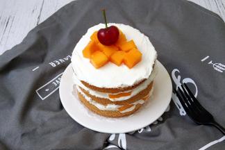 也可以用奶油和水果装饰成裸蛋糕。