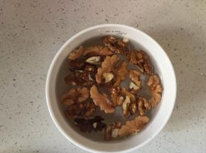 核桃浸泡去皮