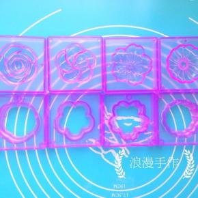 选用喜欢的模具，清洗干净，擦干水份备用。我最近喜欢上阳晨和果子模具，因为花纹立体感强，我总想用它做美食。