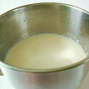 加入白糖搅匀即可。