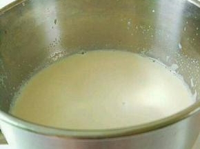 加入白糖搅匀即可。