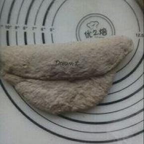 上部面片提起向下折1/3。