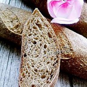 烤箱加热250度。烤25分钟。最好是蒸气烤箱。我自制蒸气。烤箱预热好后里面喷水制造蒸气。