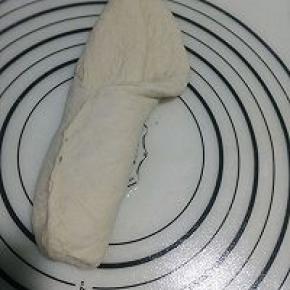 下面的1/3面片提起向上折起，醒10分钟