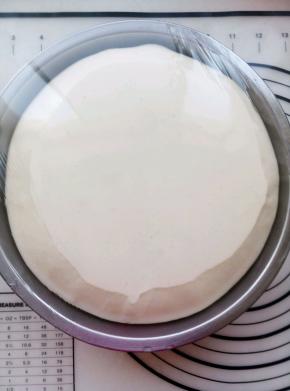 松弛五分钟，分成三份放入土司模具。