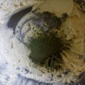 一半加了抹茶粉