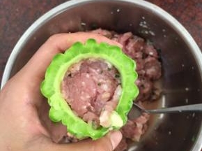塞入肉末