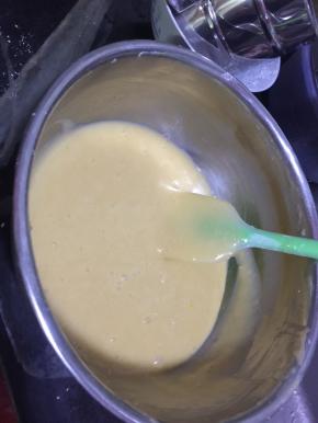 筛入面粉，拌均匀，筛粉忘记拍了